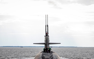 USS Wyoming Visits Norfolk