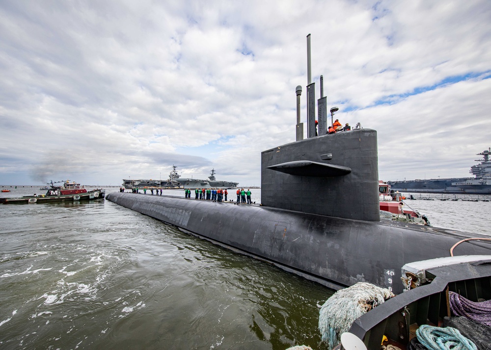 USS Wyoming Visits Norfolk