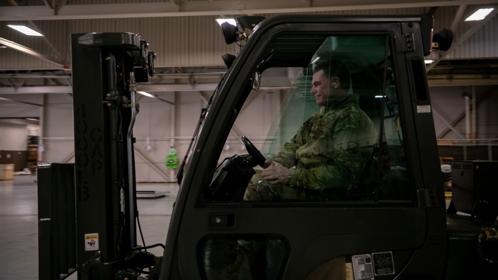 86th Aerial Port Squadron leads forklift training for 446th FSS Airmen, Wing Commander