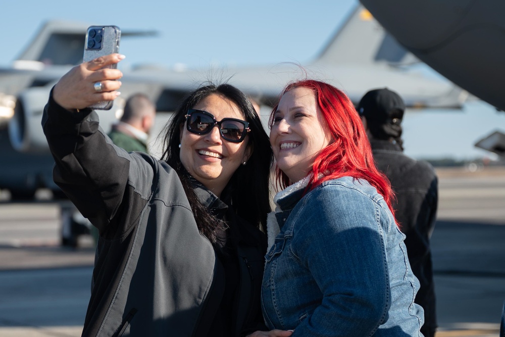 AF Reservists Showcase C-17 Tactical Airlift Skills to Key Audience