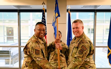 Col. Simmons assumes command of the 433rd AMDS