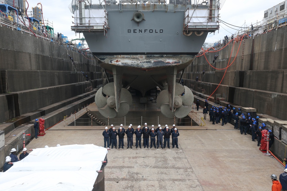 The chiefs mess of the USS Benfold (DDG 65) pose for a group photo in a dry dock onboard Commander, Fleet Activities Yokosuka