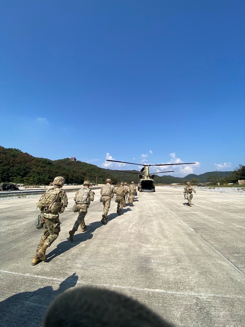 Steel Soldiers Conduct Air Assault Training in South Korea