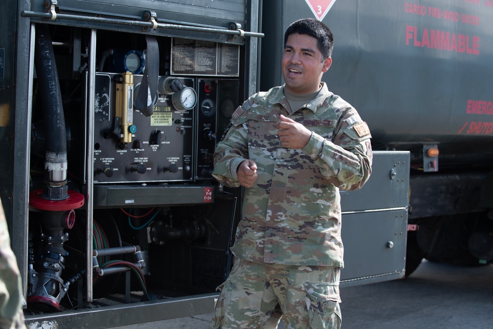 Hot-pit refueling with 67th AMU and 18th LRS