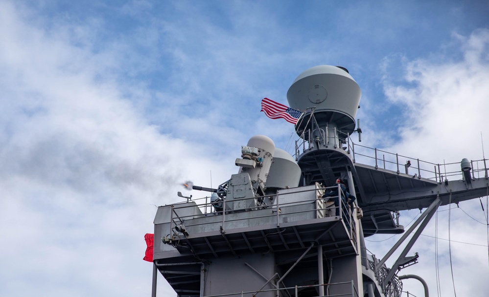 USS Gunston Hall (LSD 44) Conducts Gun Shoot