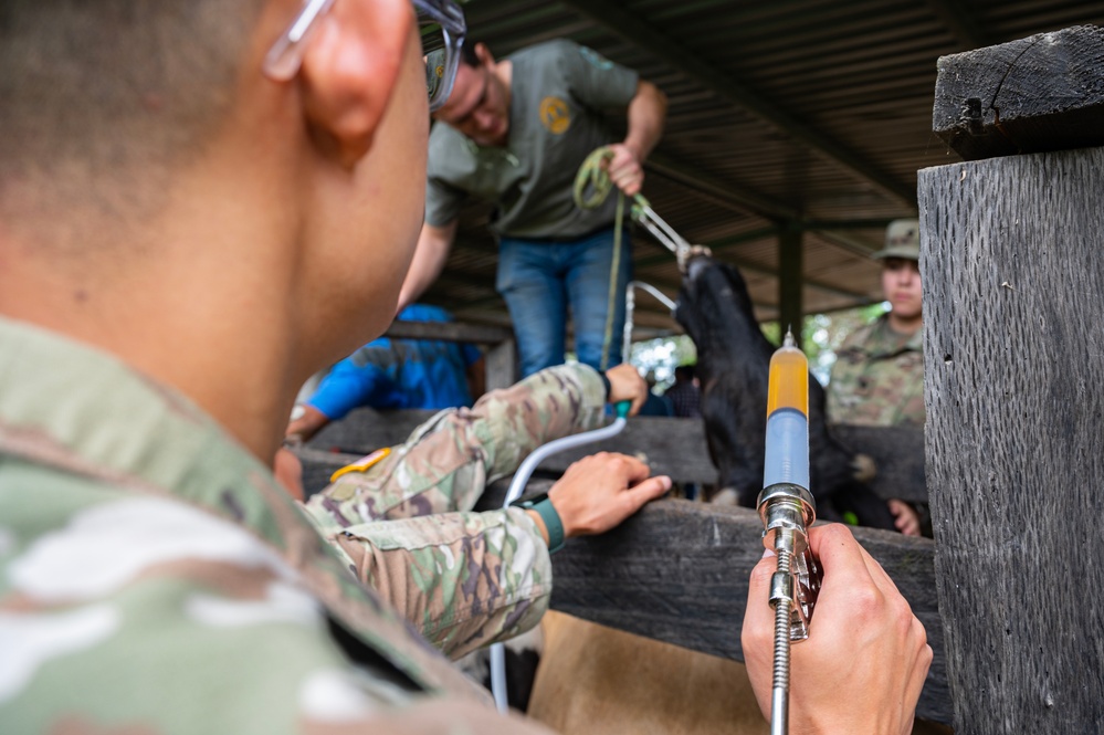 JTF-Bravo Vet Team supports Olancho