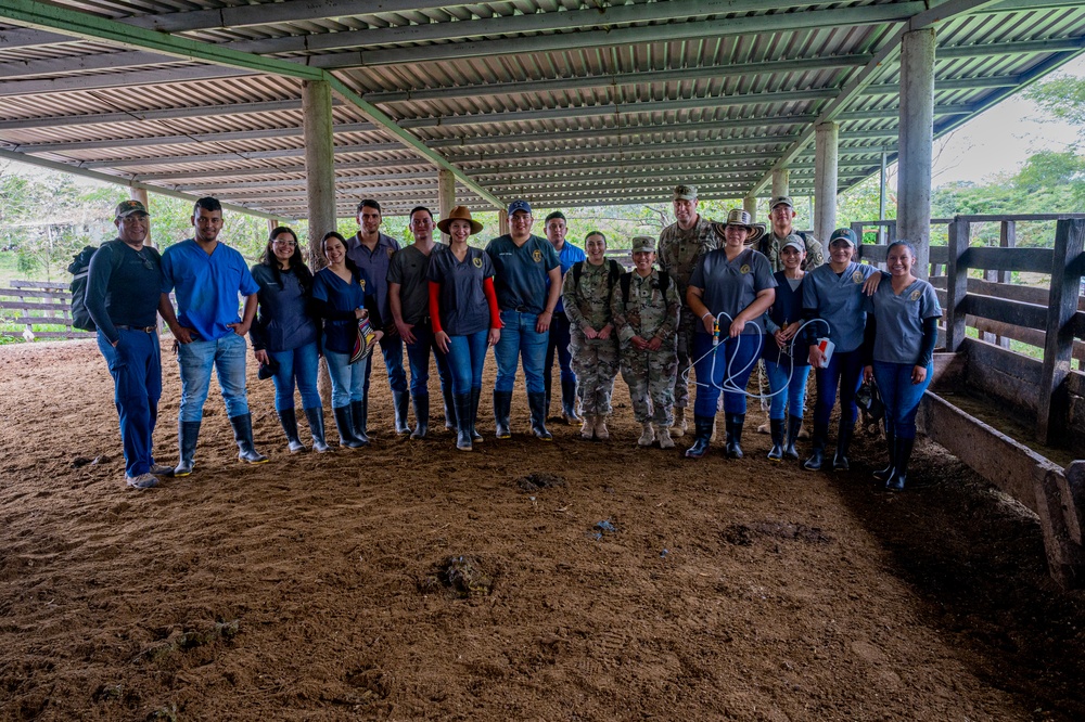 JTF-Bravo Vet Team supports Olancho