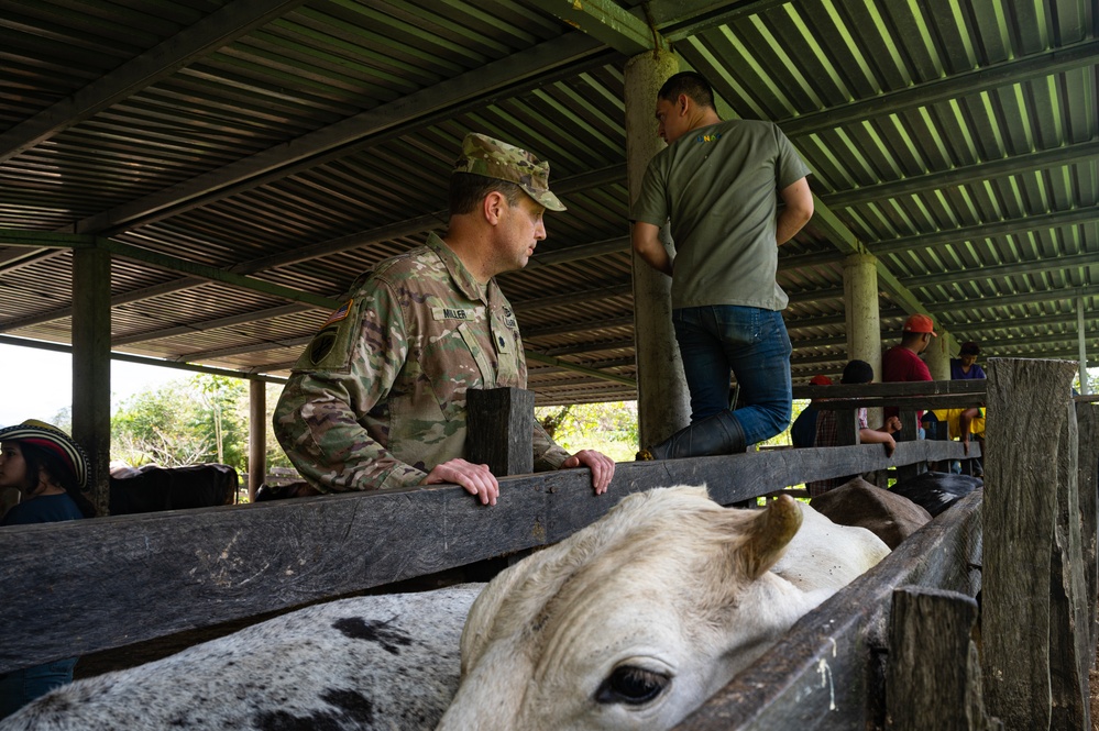 JTF-Bravo Vet Team supports Olancho