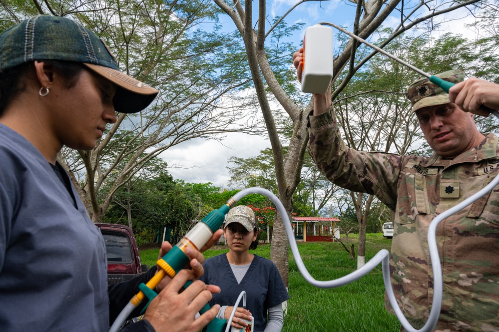 JTF-Bravo Vet Team supports Olancho