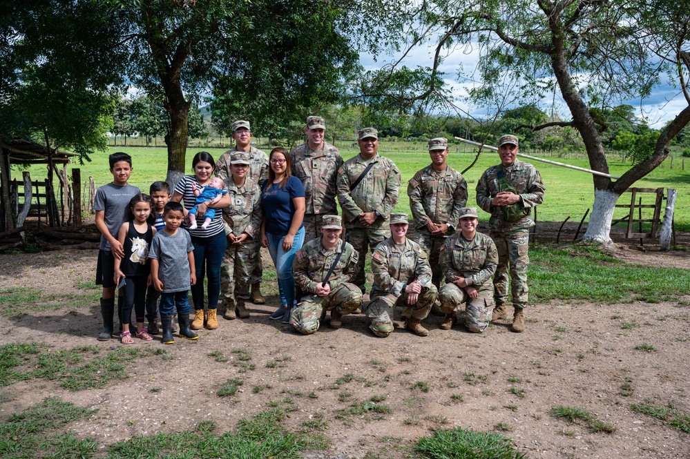JTF-Bravo Vet Team supports Olancho