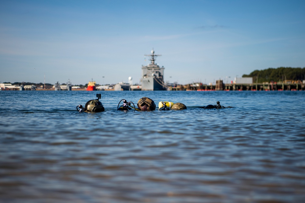 SEALs Operate Submarine Propulsion Vehicle