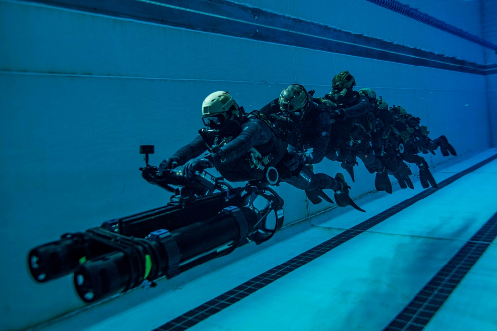 SEALs Operate Submarine Propulsion Vehicle