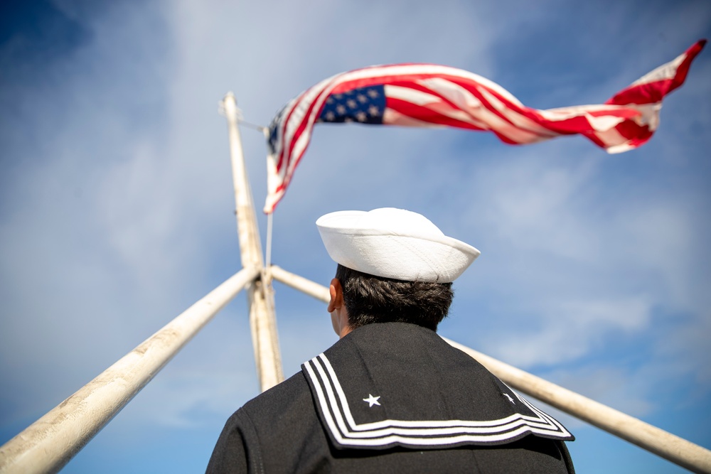 Abraham Lincoln pulls into San Diego