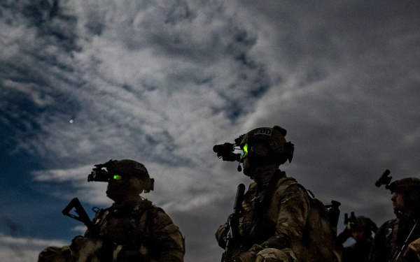 Empowered and professional: Steadfast Line enablers team up to sharpen Air Commando fieldcraft at Cannon AFB