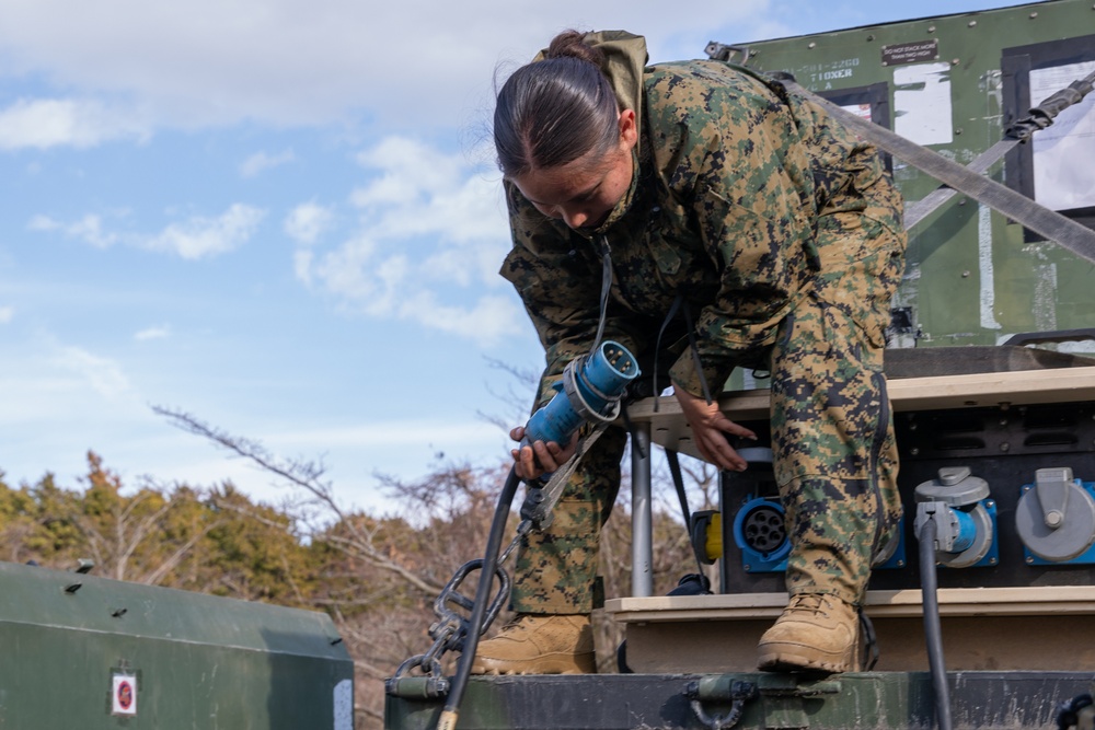 CLR-3 Conducts Battle Hand Off Drills