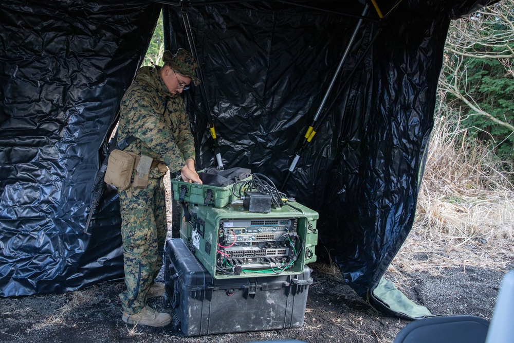 CLR-3 Conducts Battle Hand Off Drills