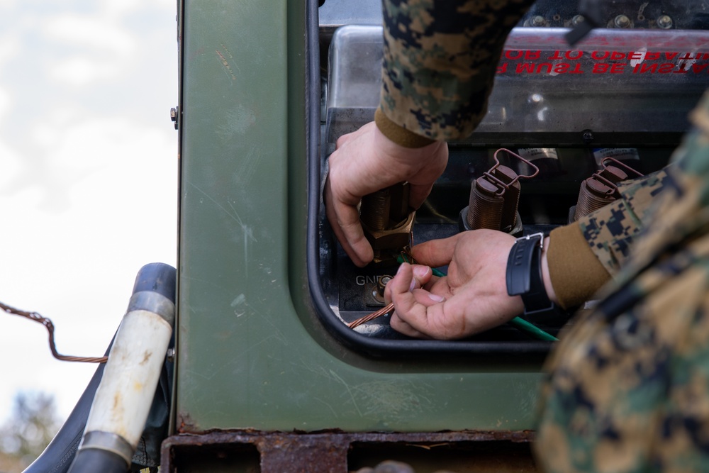 CLR-3 Conducts Battle Hand Off Drills