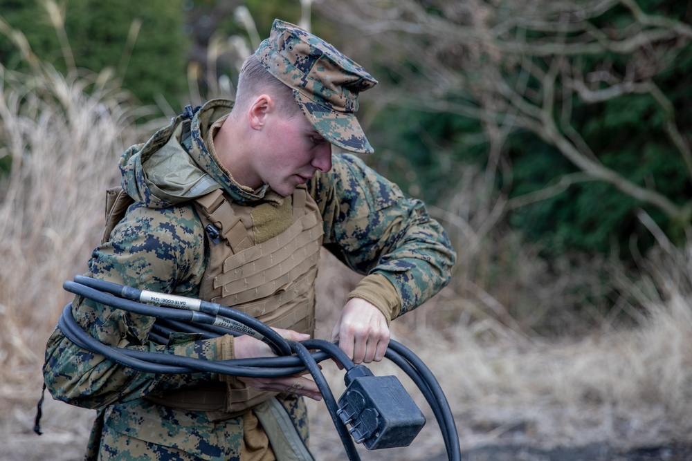 CLR-3 Conducts Battle Hand Off Drills