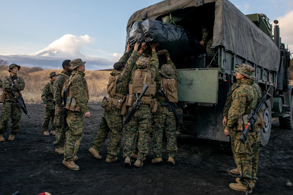 CLR-3 Conducts Battle Hand Off Drills