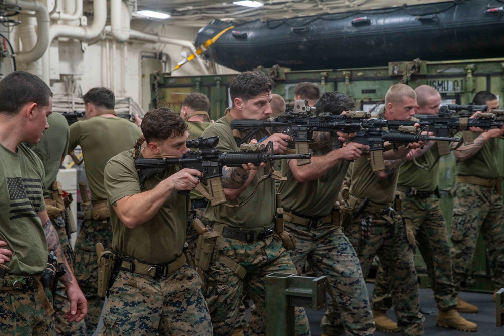 Recon Marines Maintain Weapons Proficiency Aboard USS Somerset