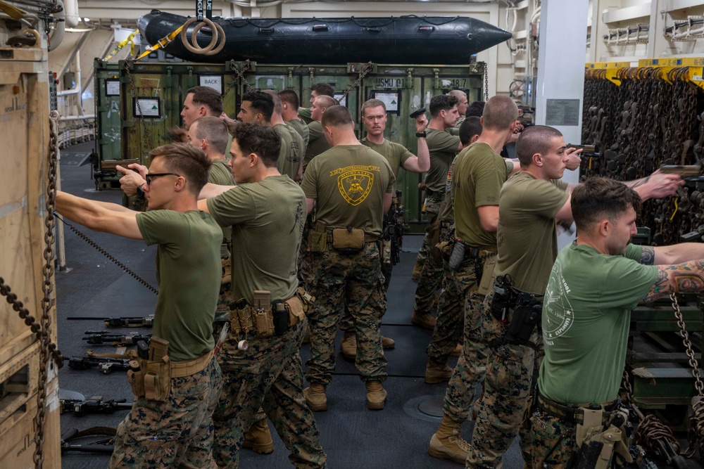 Recon Marines Maintain Weapons Proficiency Aboard USS Somerset