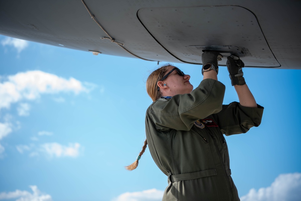 909th ARS refuels Navy P-8 Poseidon