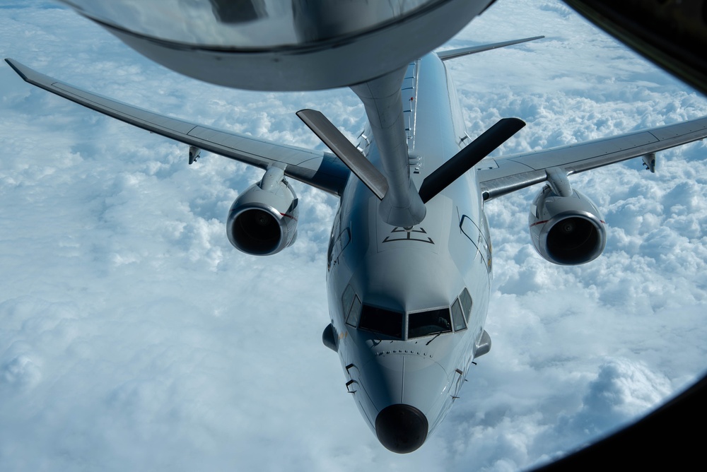 909th ARS refuels Navy P-8 Poseidon