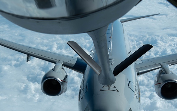 909th ARS refuels Navy P-8 Poseidon