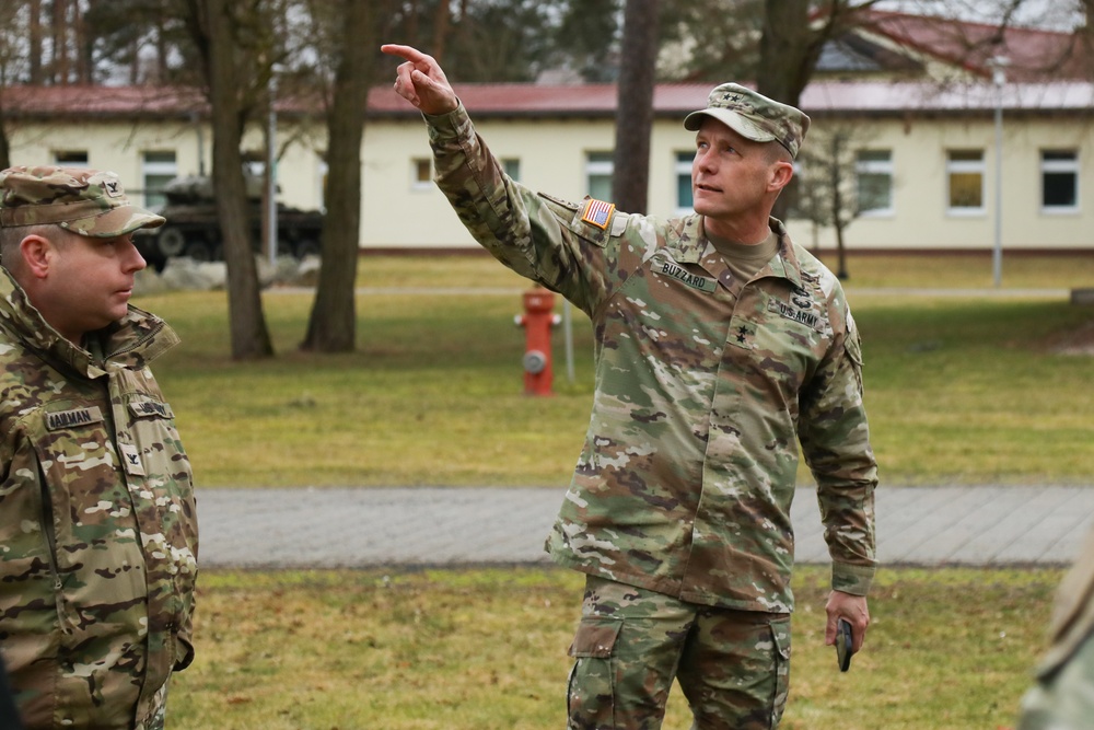 Maj. Gen. Buzzard visits Grafenwoehr