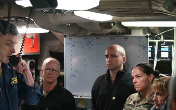 USS Wyoming Hosts USSTRATCOM Component Commander’s Conference