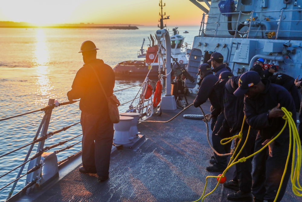 USS Bulkeley leaves Rota