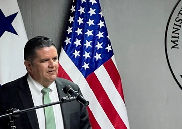 USSOUTHCOM and NAVSCIATTS honor Panamá’s Minister of Public Security