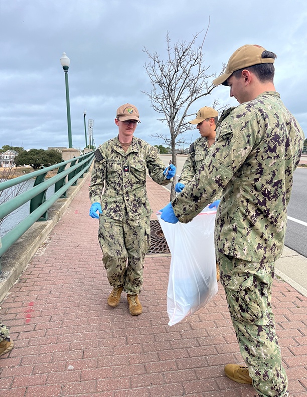 Sailors assigned to Maritime Expeditionary Security Squadron (MSRON) 2 volunteer for Adopt-A-Spot event in Virginia Beach.