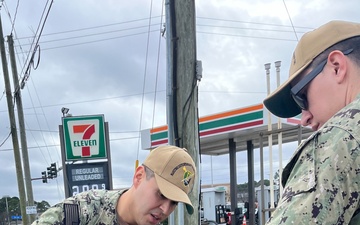 Sailors assigned to Maritime Expeditionary Security Squadron (MSRON) 2 volunteer for Adopt-A-Spot event in Virginia Beach.