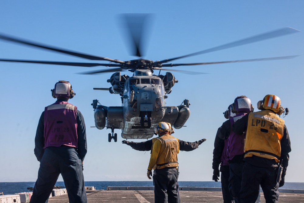 15th MEU Departs USS Somerset After Completing Integrated Training