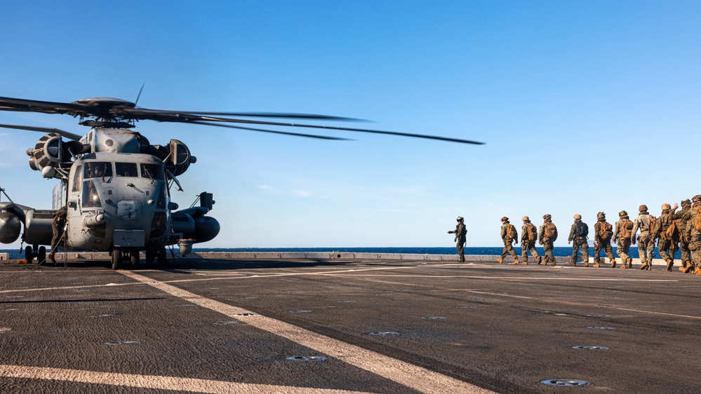 15th MEU Departs USS Somerset After Completing Integrated Training