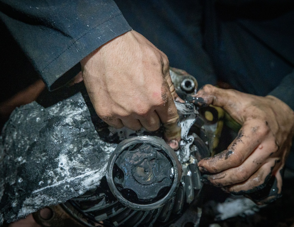 Marines Conduct ACV Maintenance Aboard USS Harpers Ferry