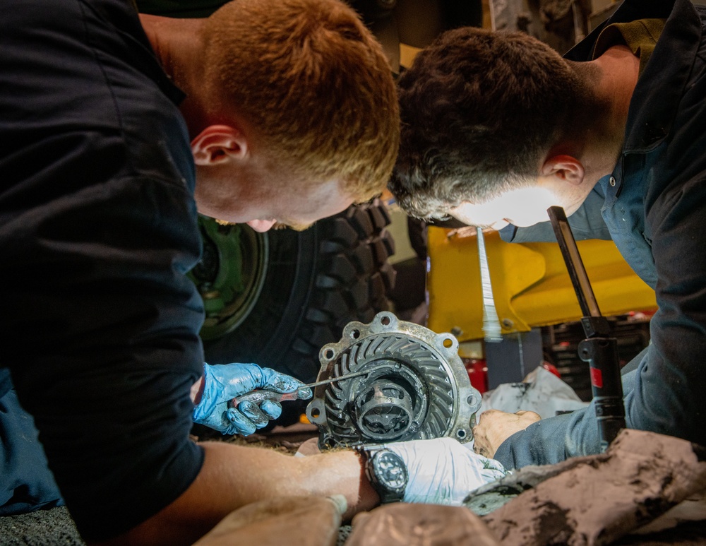 Marines Conduct ACV Maintenance Aboard USS Harpers Ferry