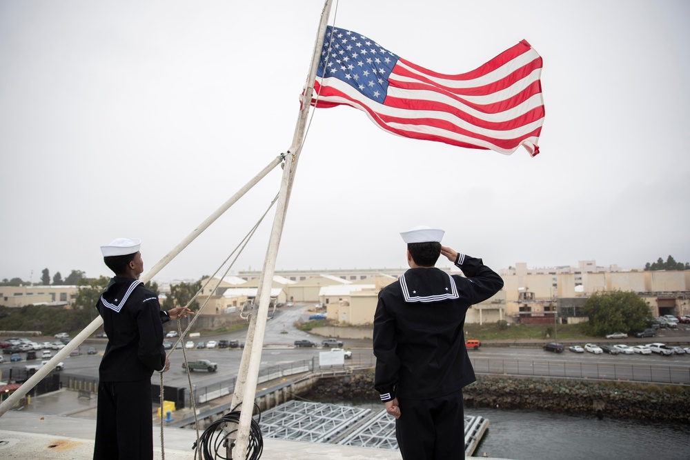 Abraham Lincoln departs San Diego Bay