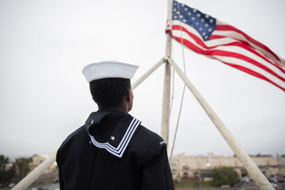 Abraham Lincoln departs San Diego Bay