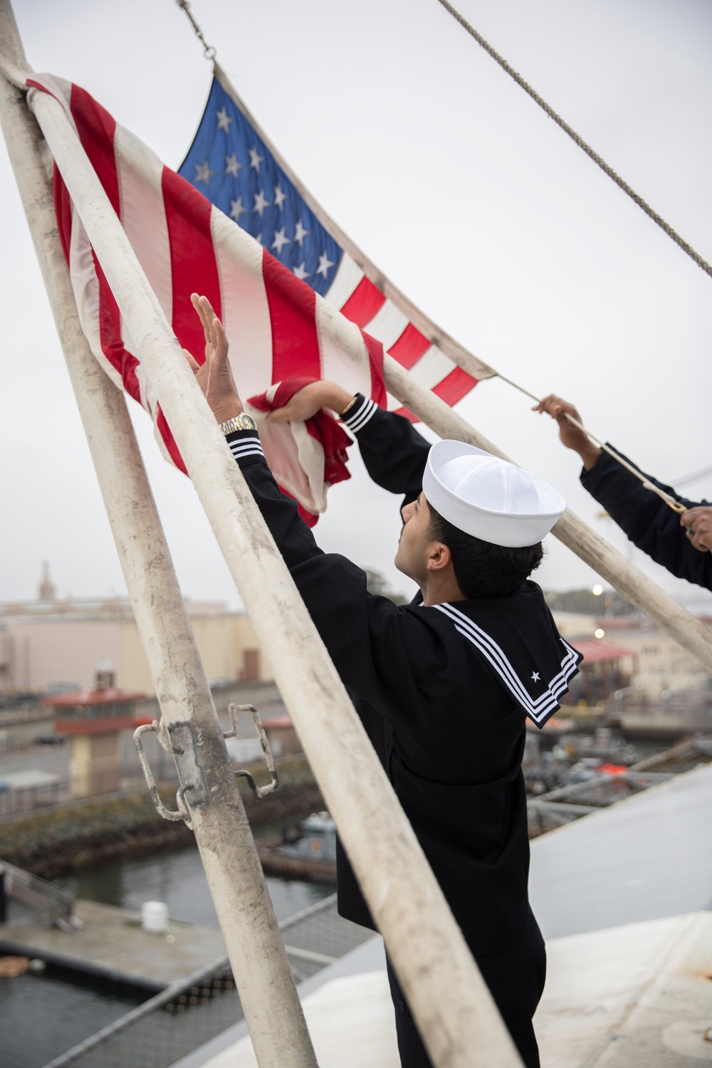 Abraham Lincoln departs San Diego Bay