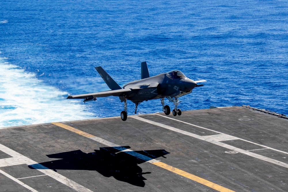 USS Carl Vinson (CVN 70) Conducts Flight Operations