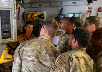 Expeditionary Airlift Squadron hosts C-17 Globemaster III tour for Airmen