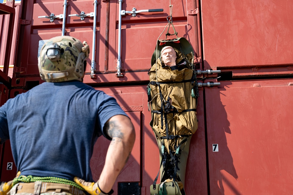 776th EABS, 82nd ERQS exchange rescue skills