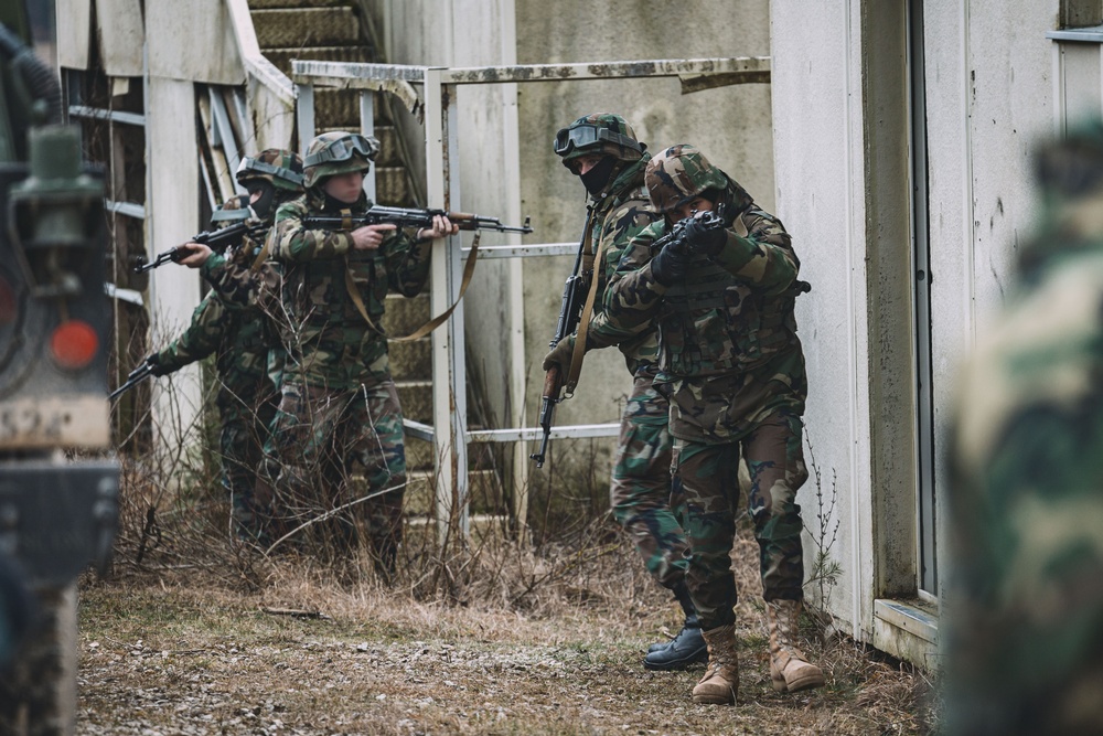 Moldovan Soldiers Train at JMRC