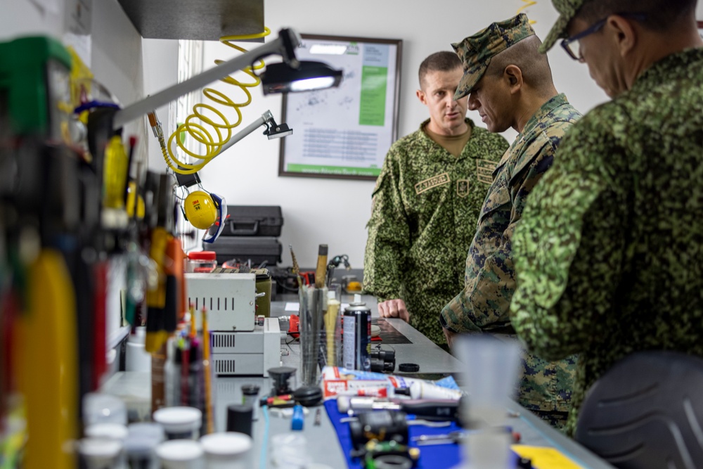 U.S. Marine Corps Colonel Victor Pastor visits Colombian Amphibious Maintenance Battalion