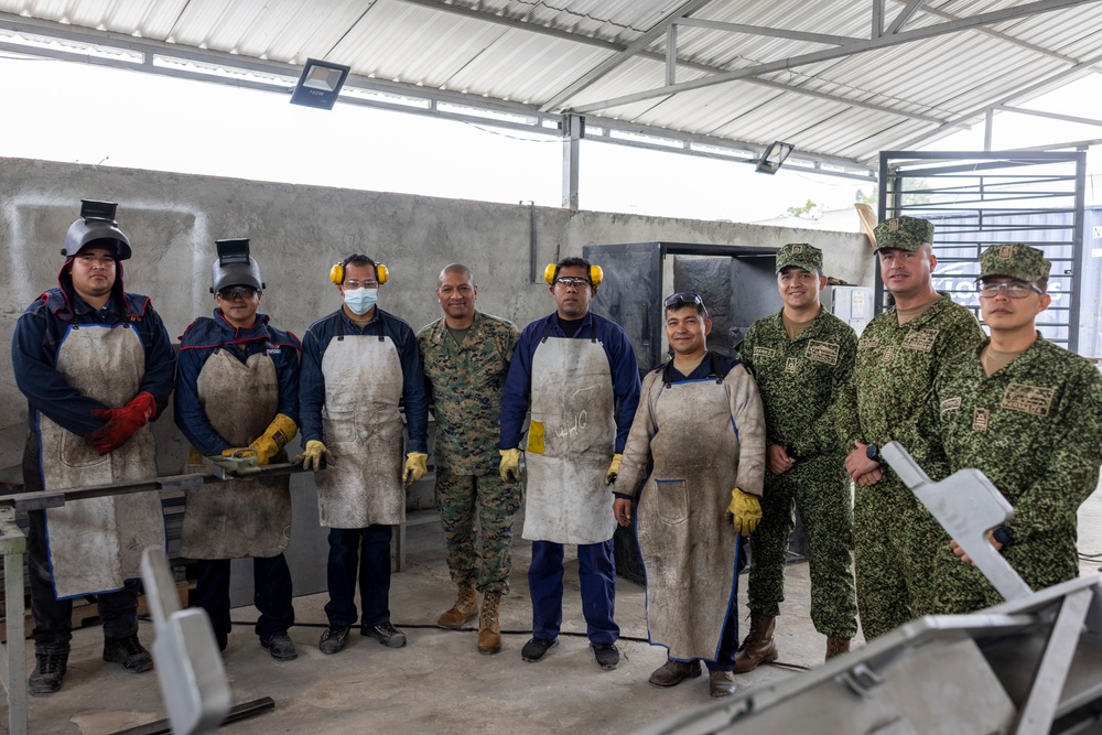 U.S. Marine Corps Colonel Victor Pastor visits Colombian Amphibious Maintenance Battalion