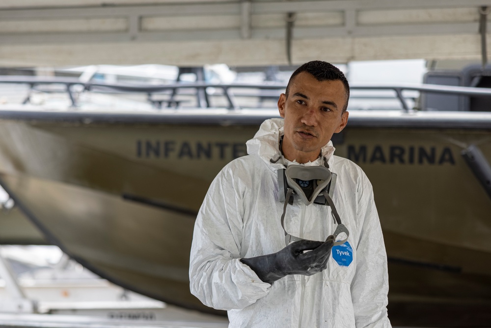 U.S. Marine Corps Colonel Victor Pastor visits Colombian Amphibious Maintenance Battalion