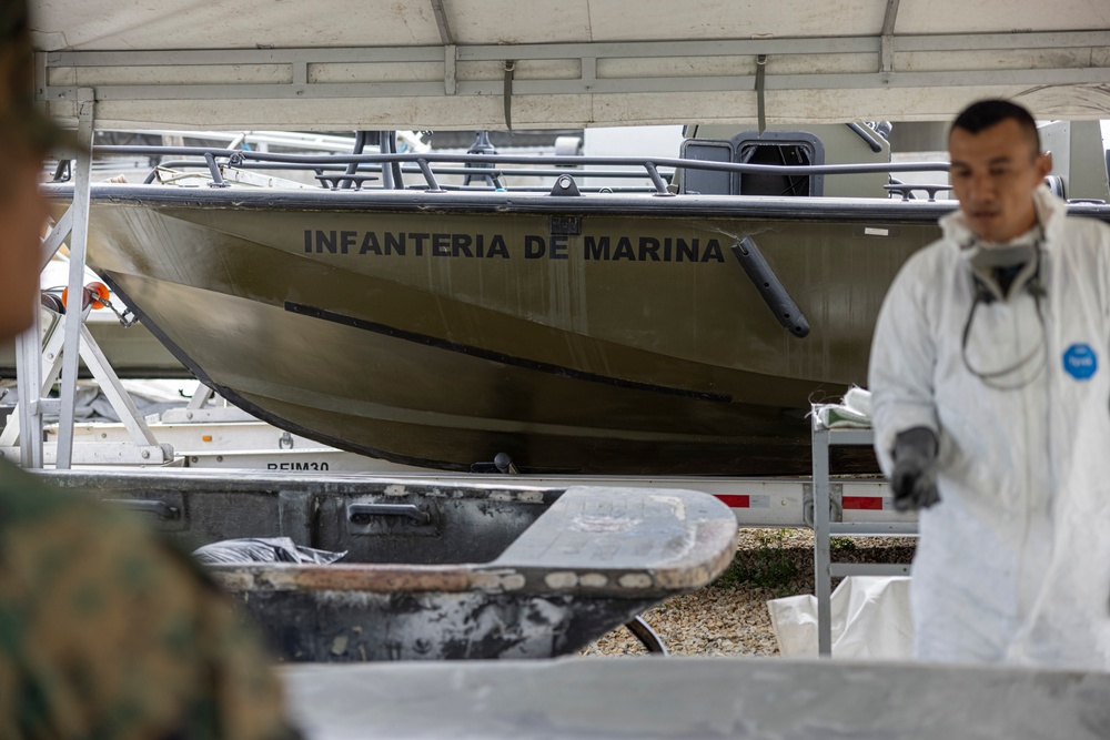 U.S. Marine Corps Colonel Victor Pastor visits Colombian Amphibious Maintenance Battalion