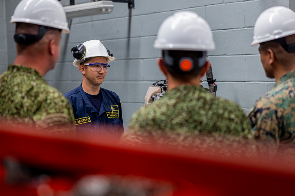 U.S. Marine Corps Colonel Victor Pastor visits Colombian Amphibious Maintenance Battalion